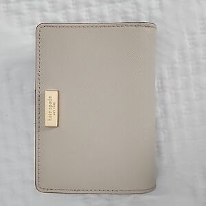 Kate Spade Lane Cara Wallet color beige